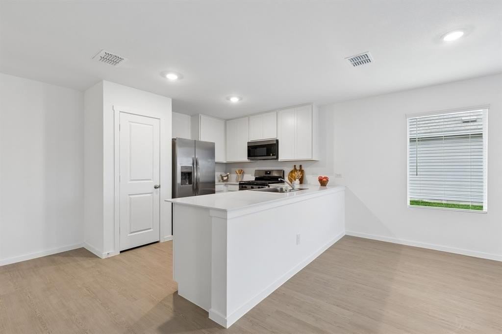 3009 Tooley Dr - Photo 3 of 33