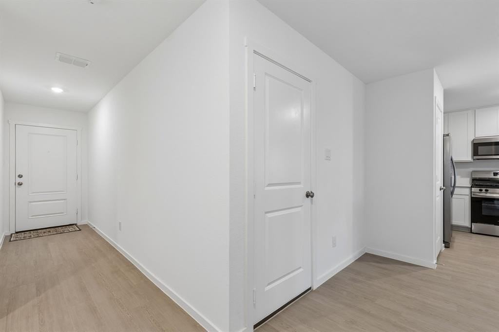 3009 Tooley Dr - Photo 4 of 33