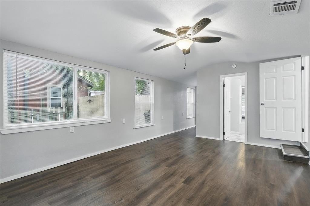 9337 Heron Dr - Photo 6 of 40
