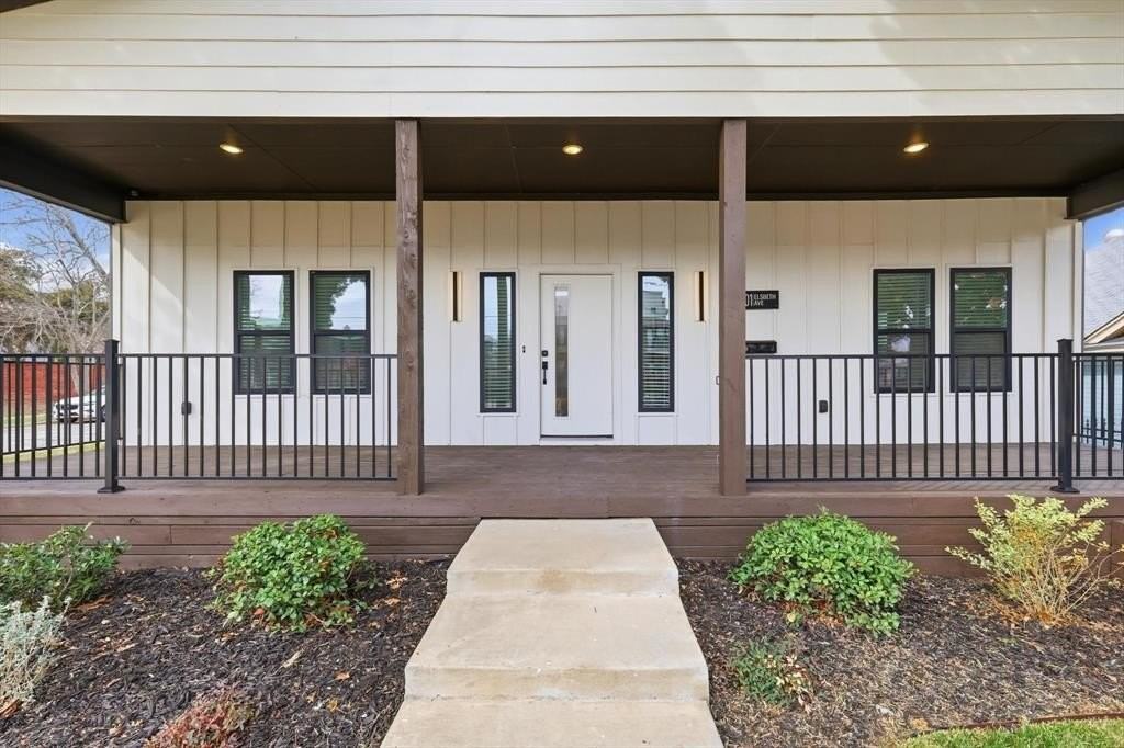 901 Elsbeth St - Photo 3 of 40