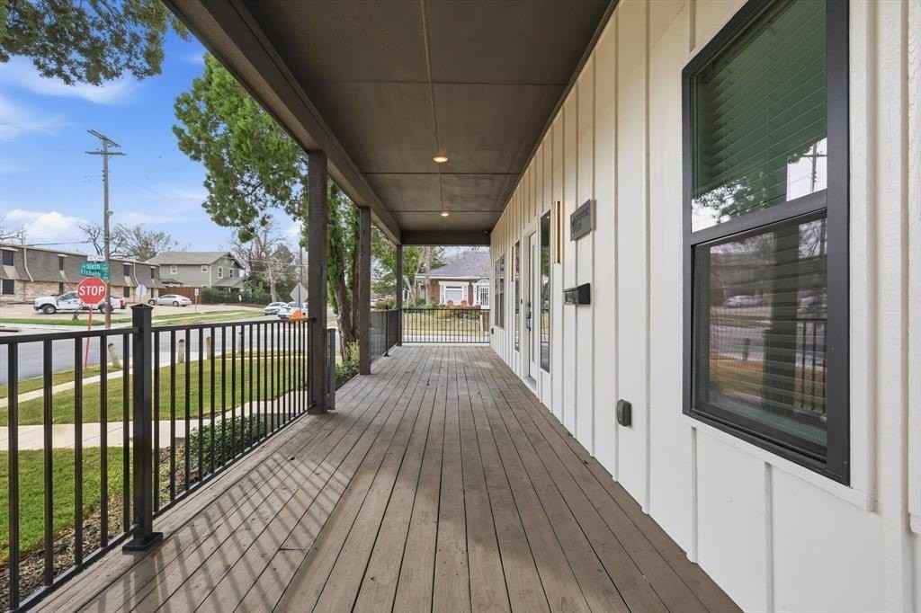 901 Elsbeth St - Photo 4 of 40