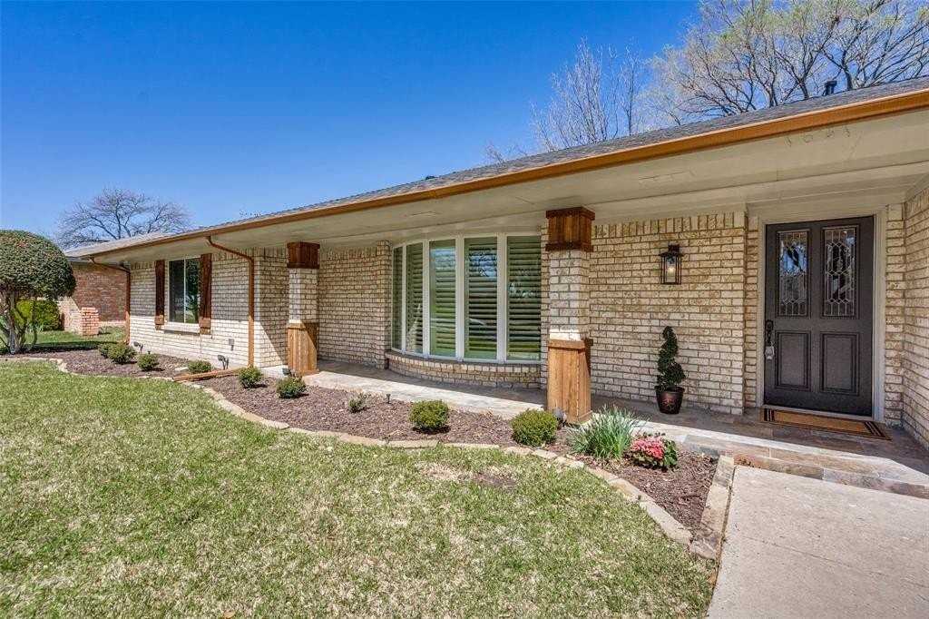 1621 Westlake Dr - Photo 3 of 26