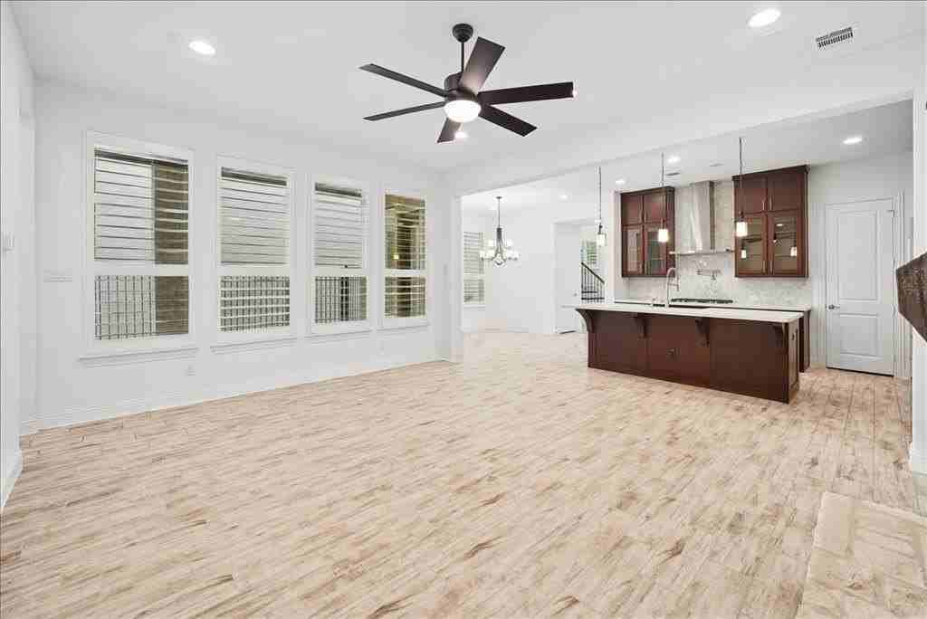 8047 Sunflower Ln - Photo 3 of 34