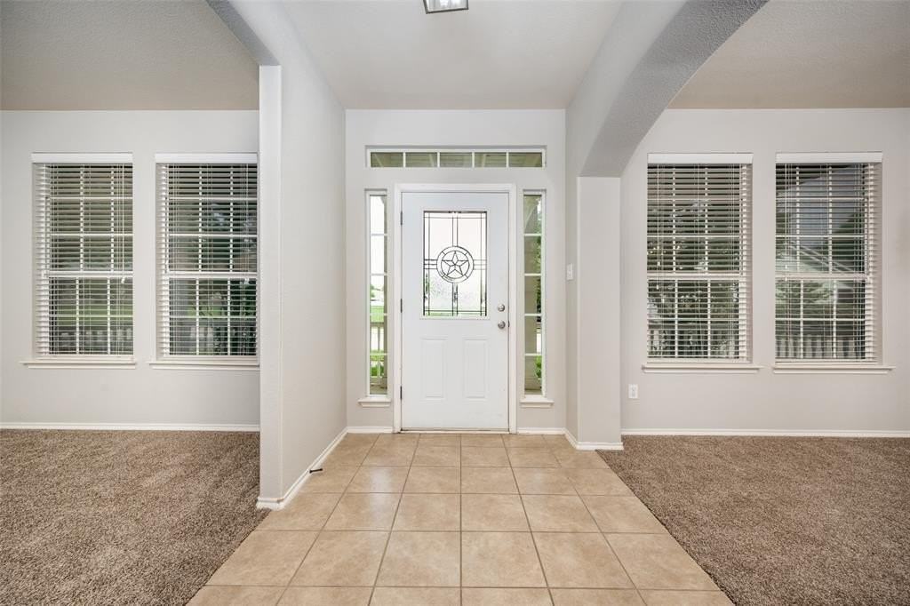 930 Fox Grove Ln - Photo 4 of 25