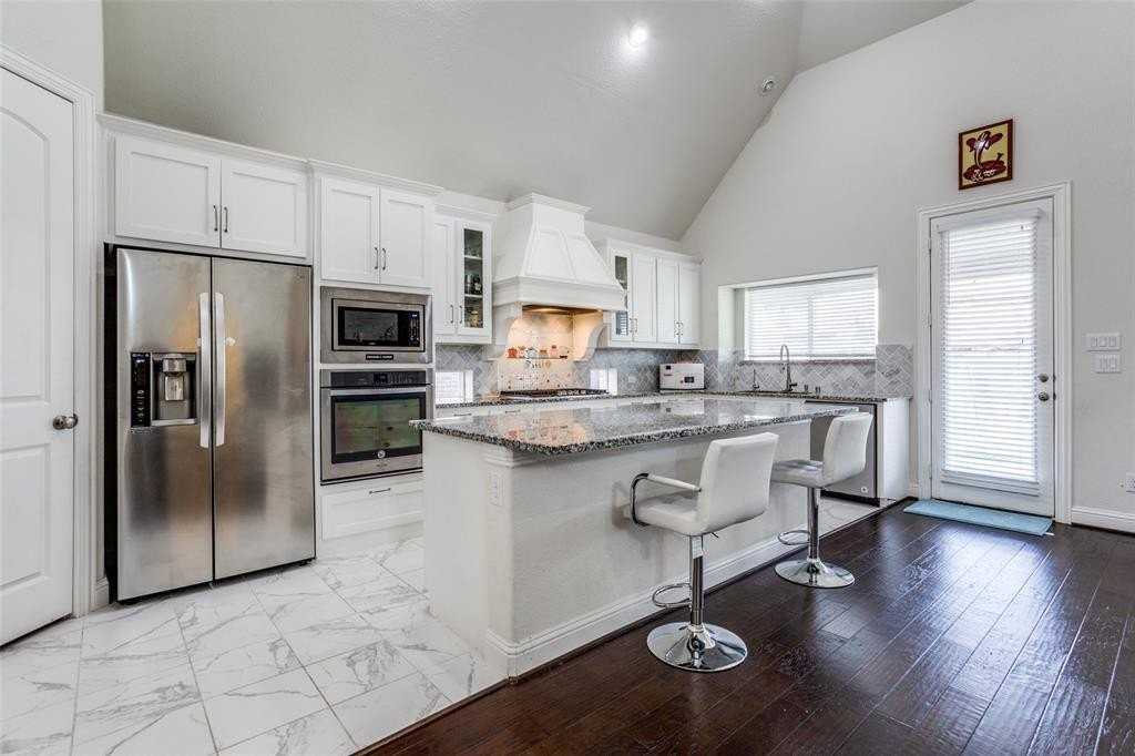 821 Yarrow St - Photo 2 of 18