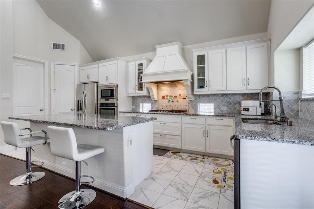 821 Yarrow St - Photo 3 of 18