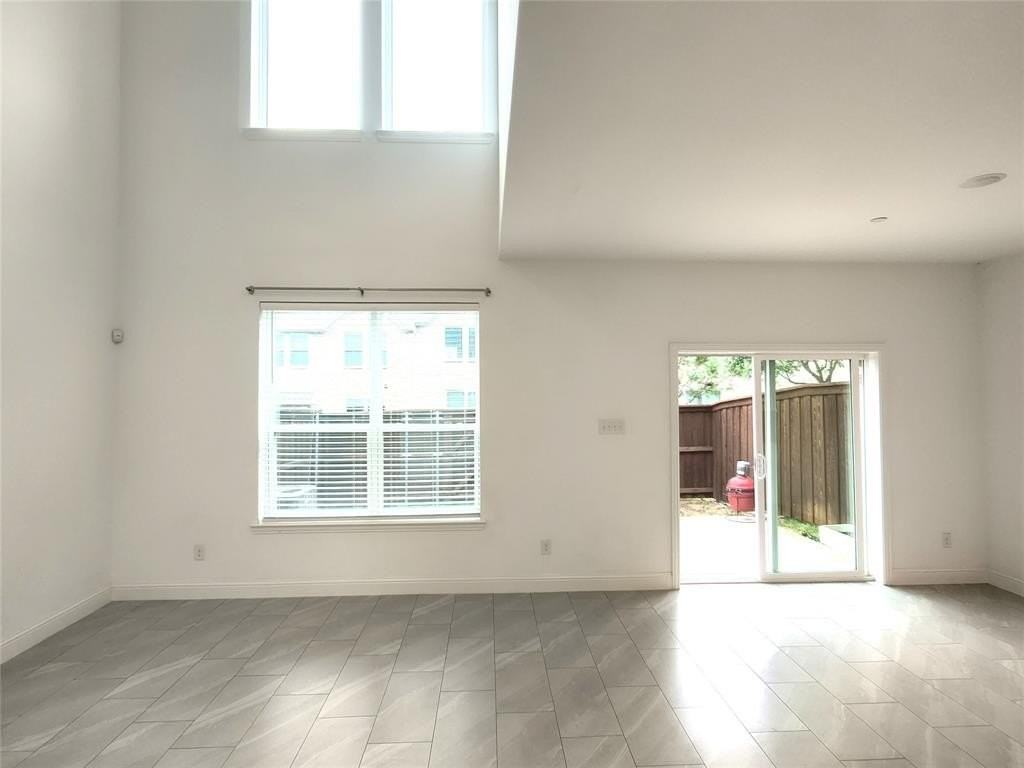 979 Emil Pl - Photo 5 of 31