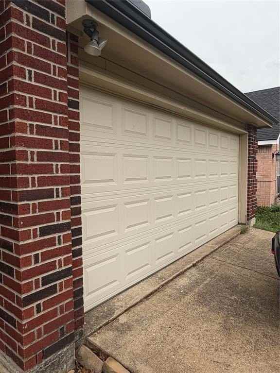 7123 Lake Hill Trl - Photo 3 of 38