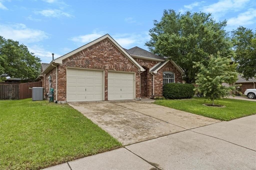 6803 Woodcrest Ln - Photo 2 of 40