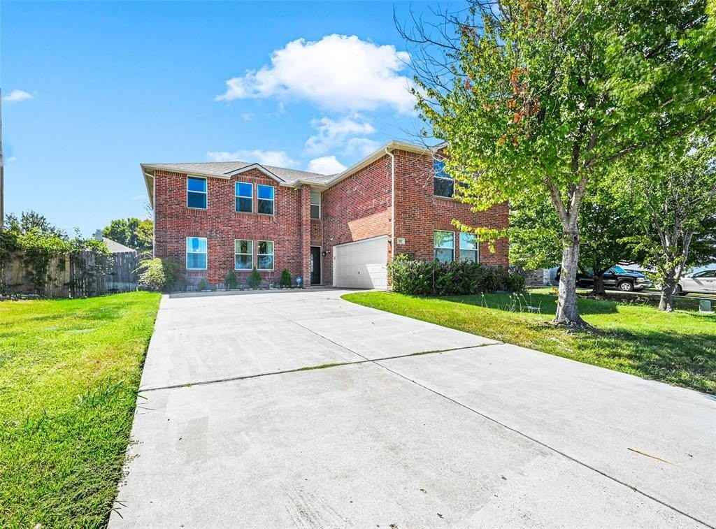 917 Sanden Blvd - Photo 3 of 40