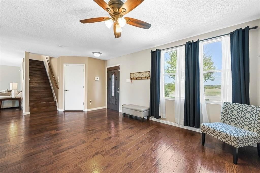 917 Sanden Blvd - Photo 7 of 40