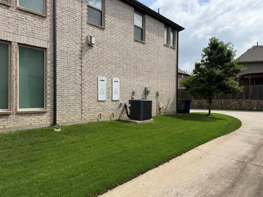 8016 Sunflower Ln - Photo 3 of 34