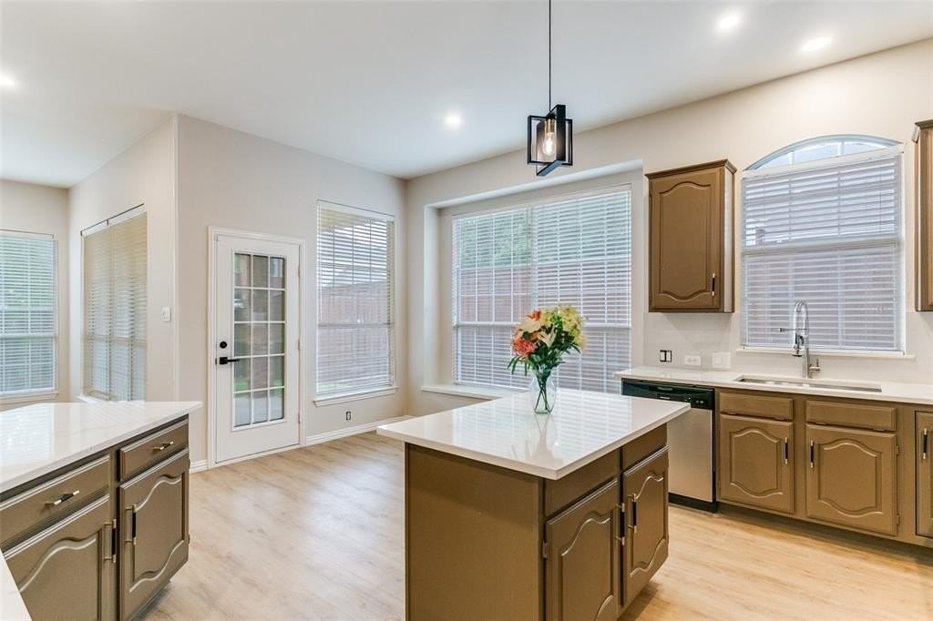 11317 Knoxville Ln - Photo 4 of 12