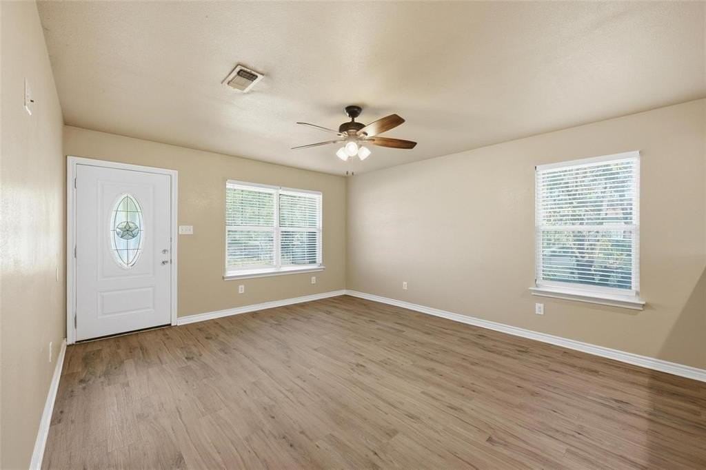 728 W Walker St - Photo 2 of 18