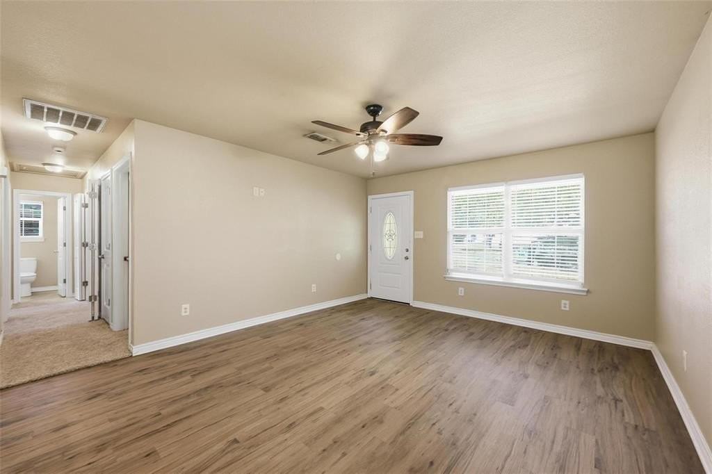 728 W Walker St - Photo 3 of 18
