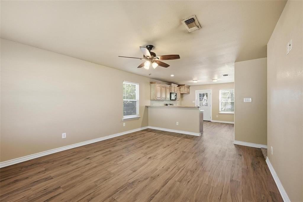 728 W Walker St - Photo 4 of 18