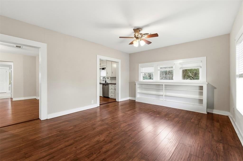 405 College St - Photo 4 of 24