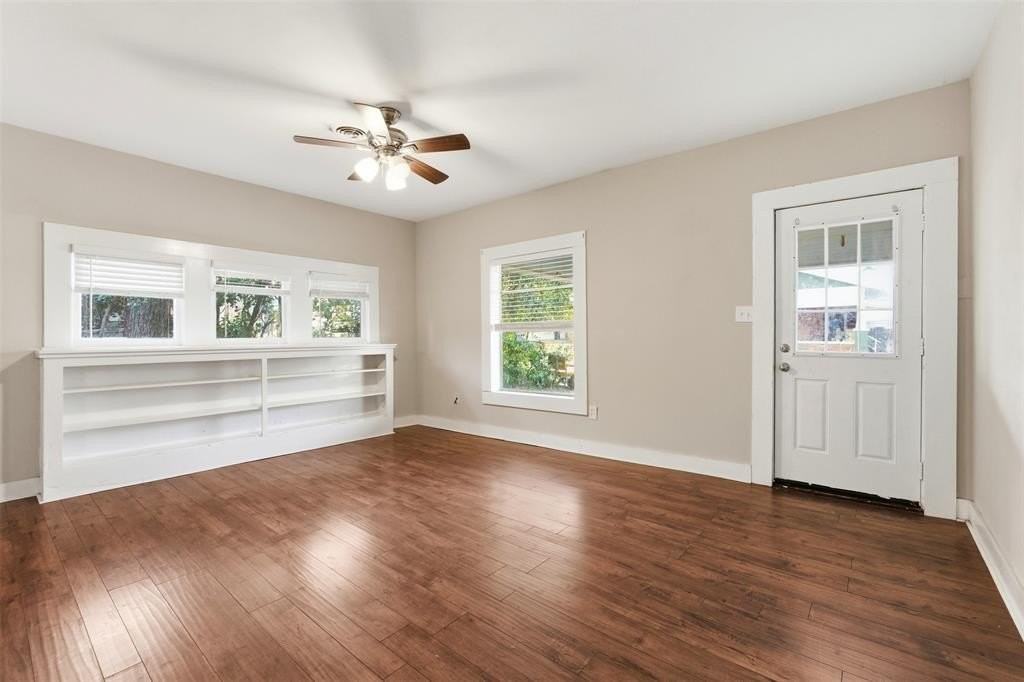 405 College St - Photo 5 of 24