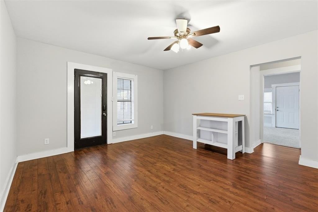 405 College St - Photo 7 of 24