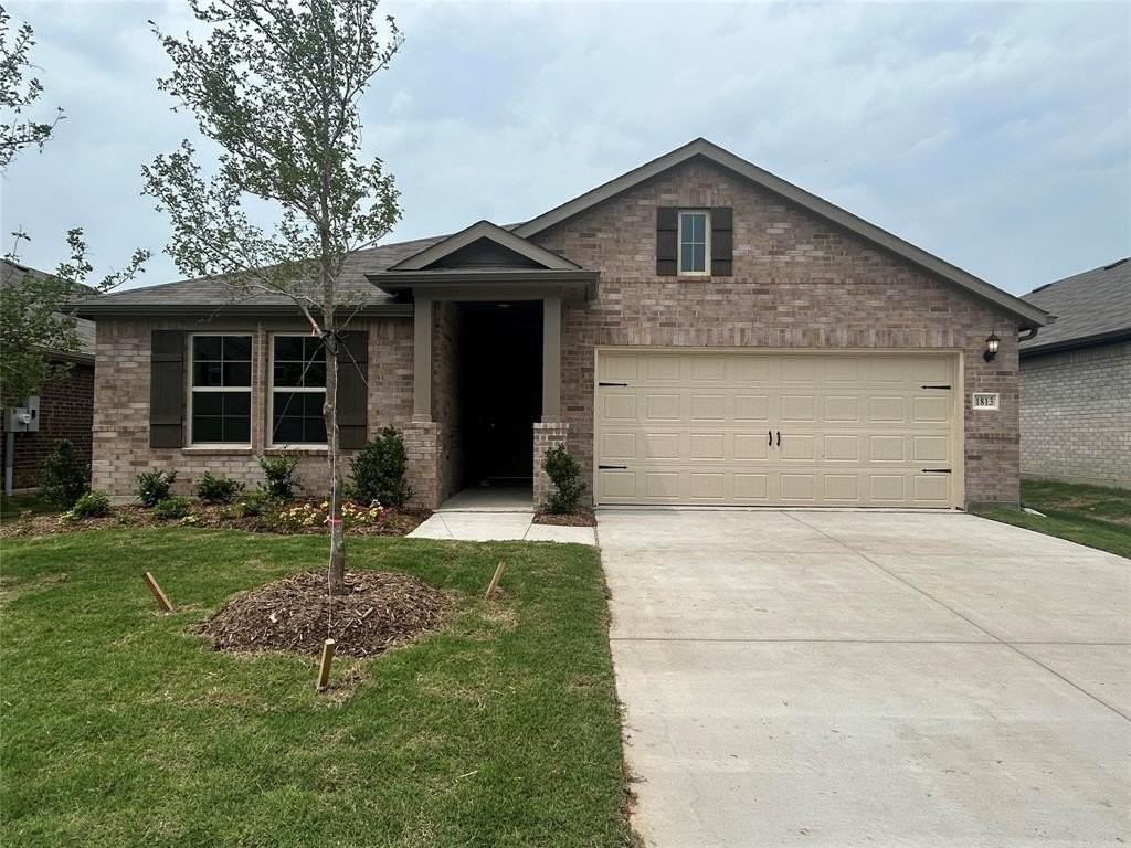 1813 Huisache St - Photo 2 of 17