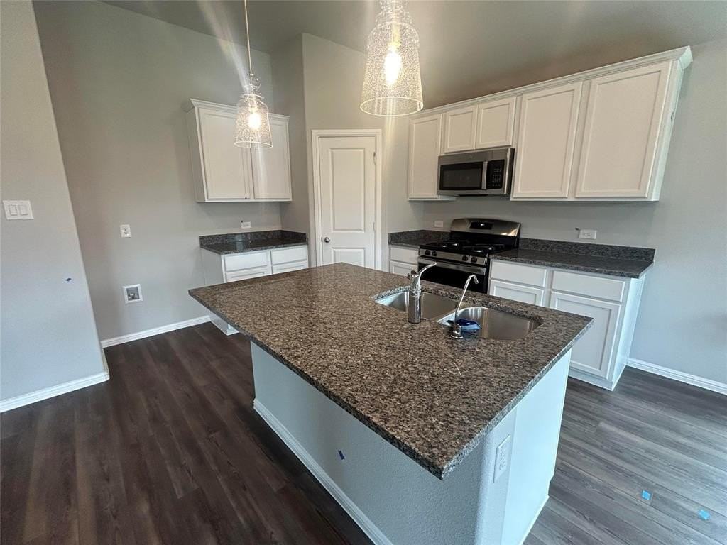 1813 Huisache St - Photo 7 of 17