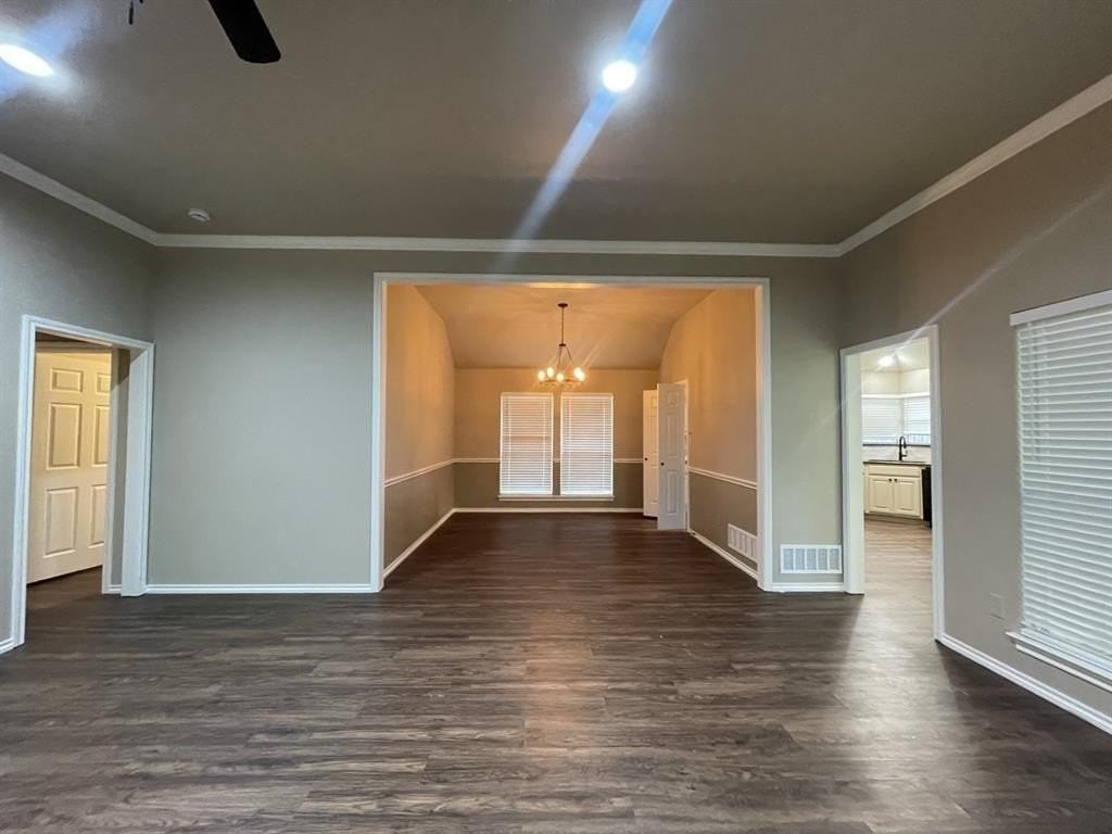 204 Carlsbad Dr - Photo 3 of 14
