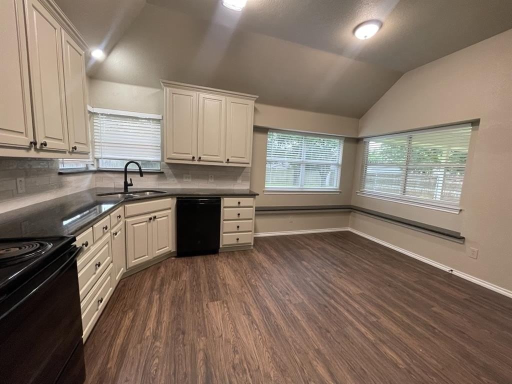 204 Carlsbad Dr - Photo 5 of 14