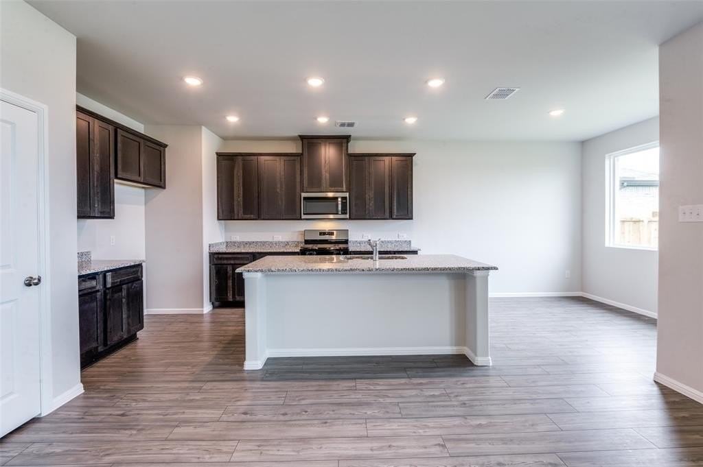 737 Santa Lucia Dr - Photo 4 of 24