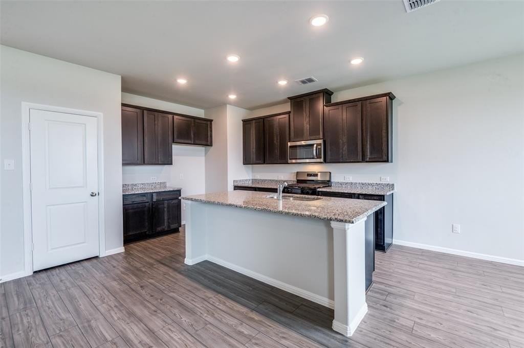737 Santa Lucia Dr - Photo 5 of 24