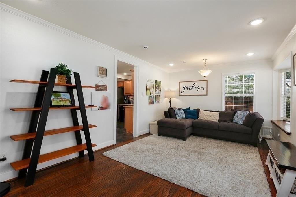 8515 Glencrest Ln - Photo 3 of 26