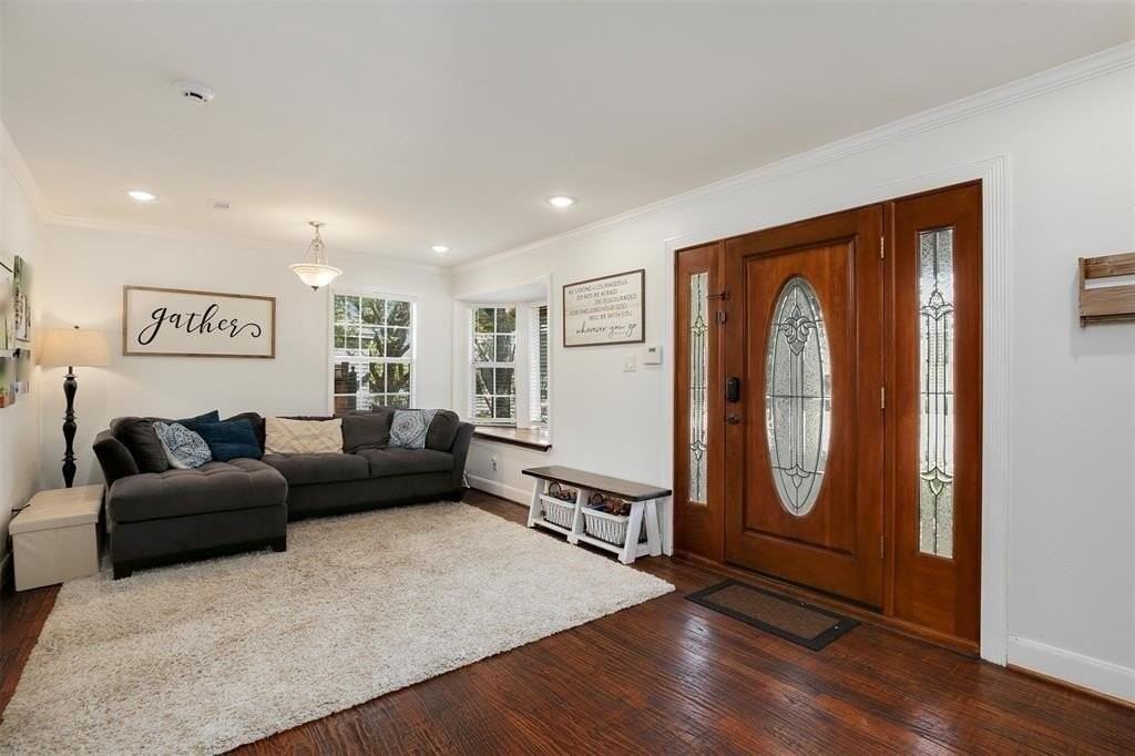 8515 Glencrest Ln - Photo 4 of 26