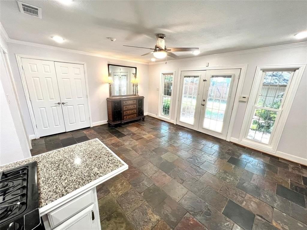 8515 Glencrest Ln - Photo 7 of 26
