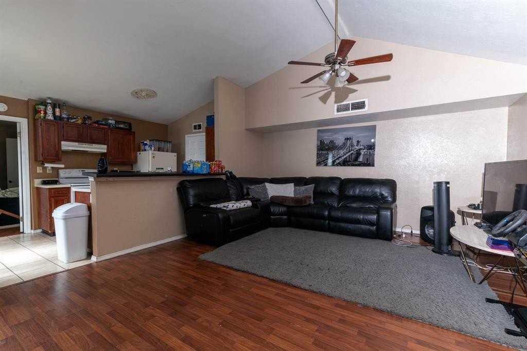 434 Pogue St - Photo 3 of 12