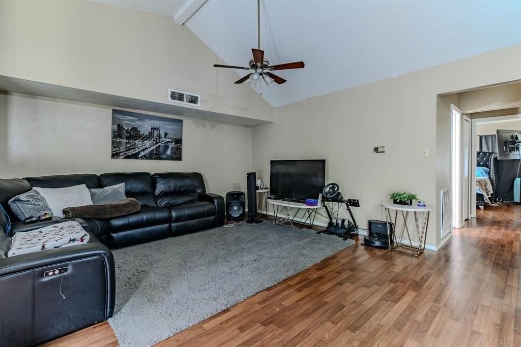 434 Pogue St - Photo 4 of 12