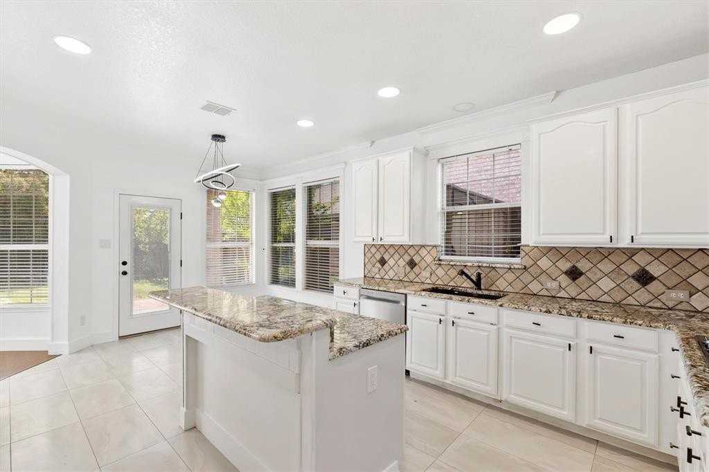 3309 Grantham Dr - Photo 5 of 32