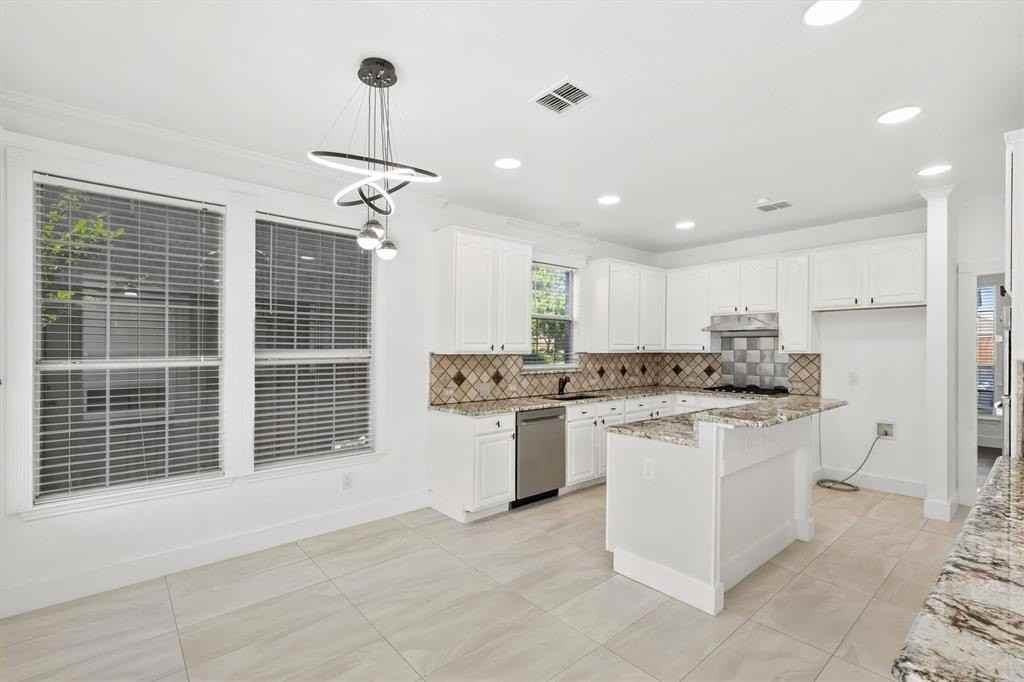 3309 Grantham Dr - Photo 6 of 32