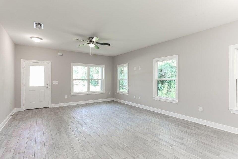 9946 Mariposa St - Photo 4 of 18