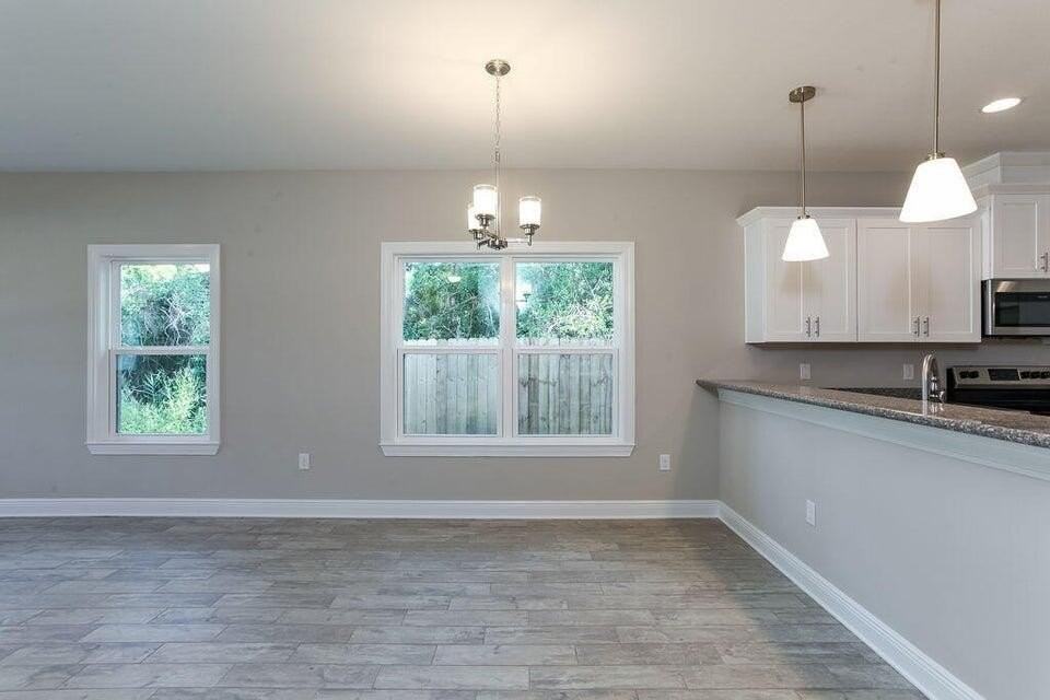 9946 Mariposa St - Photo 7 of 18
