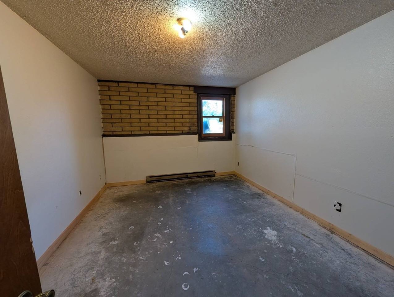 401 E 5th St - Photo 4 of 30