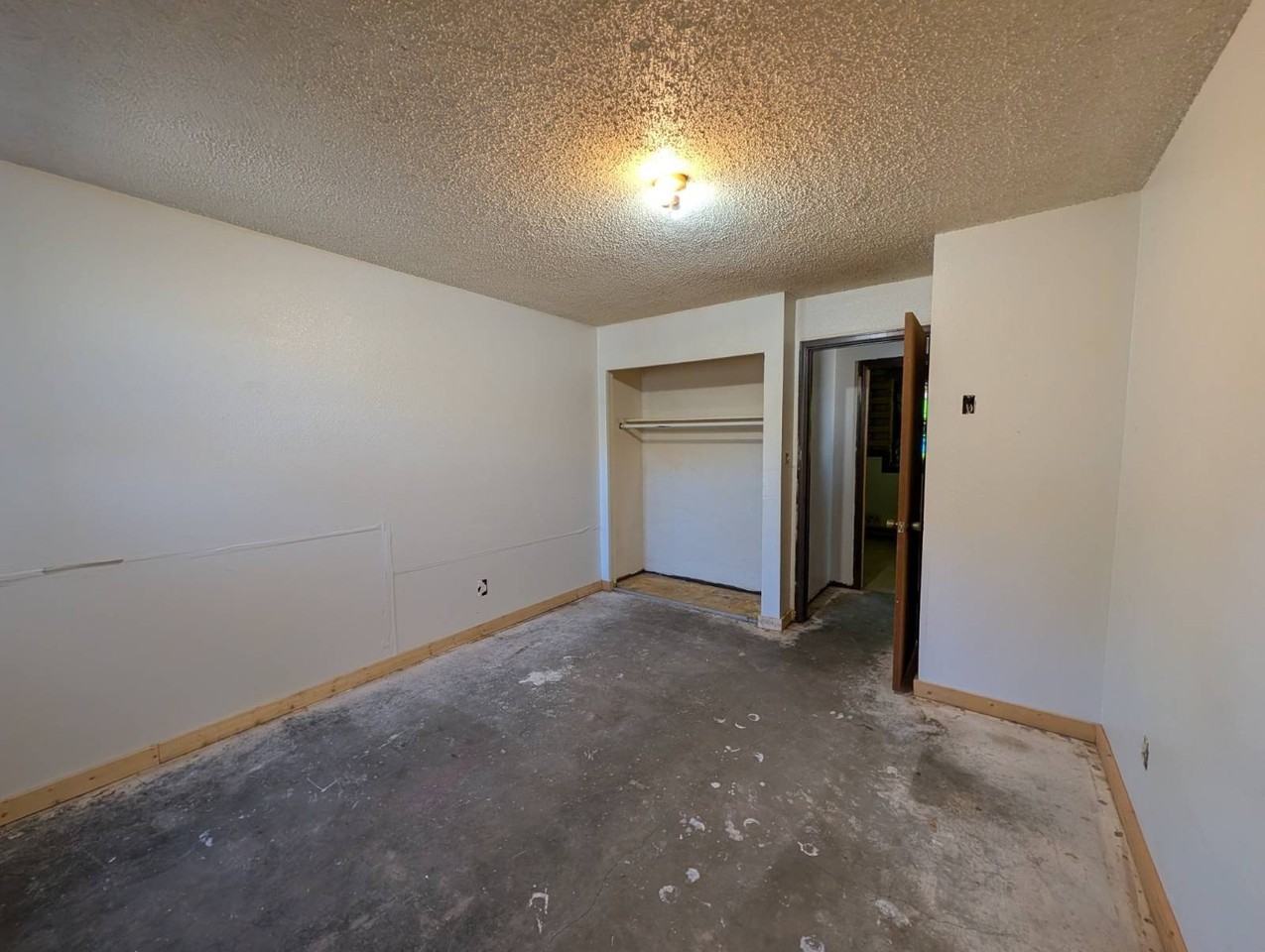 401 E 5th St - Photo 5 of 30