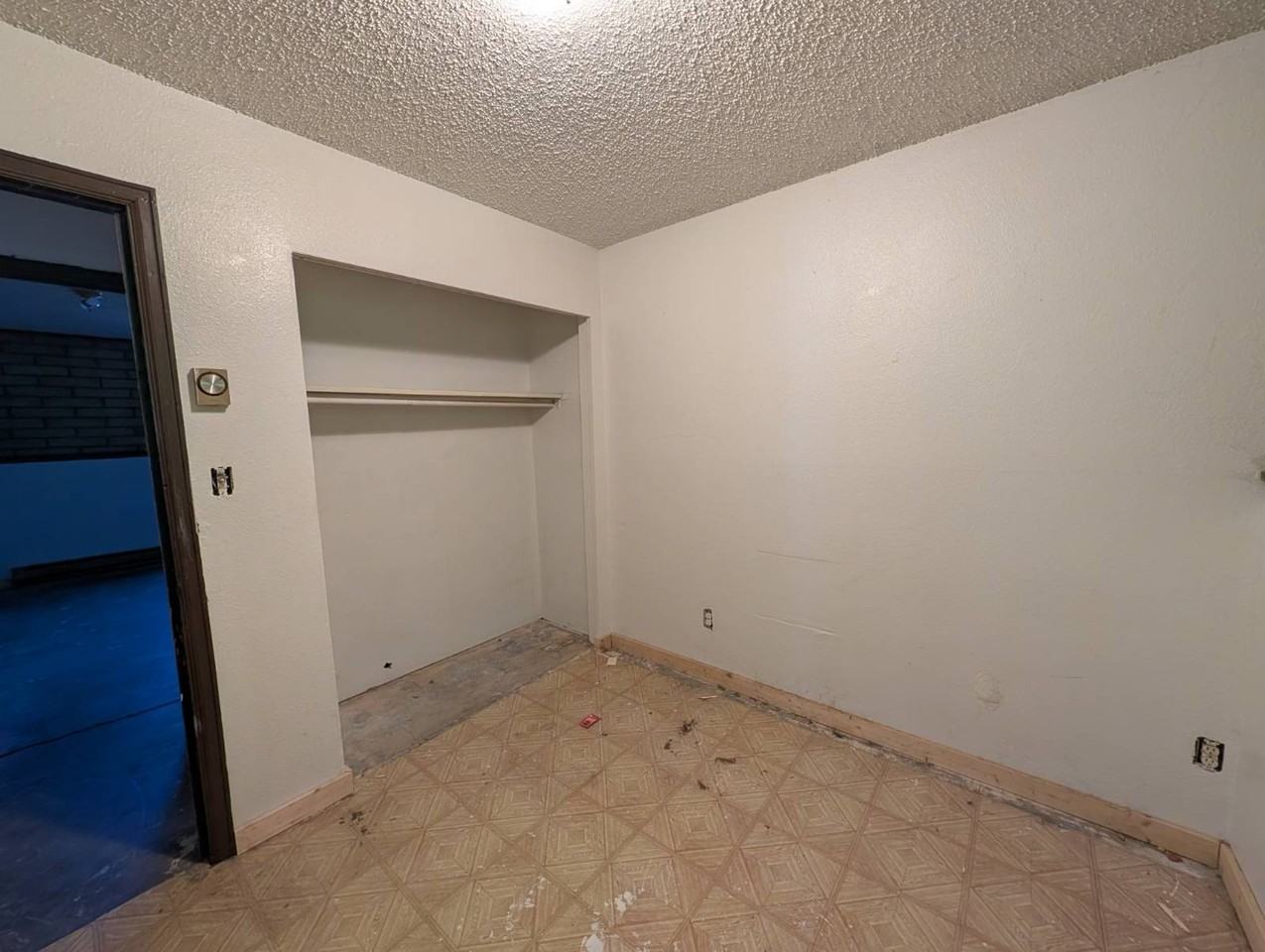 401 E 5th St - Photo 7 of 30