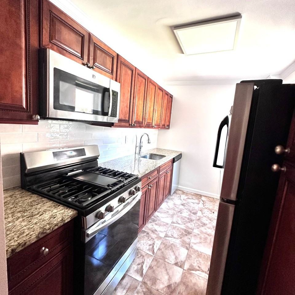 210 Atlantic Ave #C1G - Photo 5 of 18