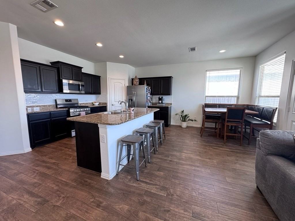 1710 Wrigley Dr - Photo 4 of 27