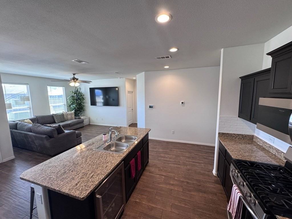 1710 Wrigley Dr - Photo 6 of 27
