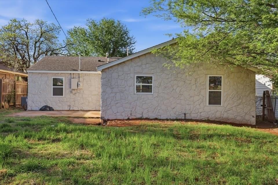 1143 Se 19th St - Photo 3 of 20
