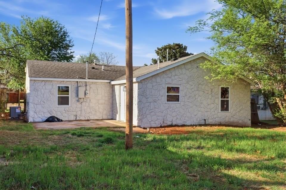 1143 Se 19th St - Photo 4 of 20