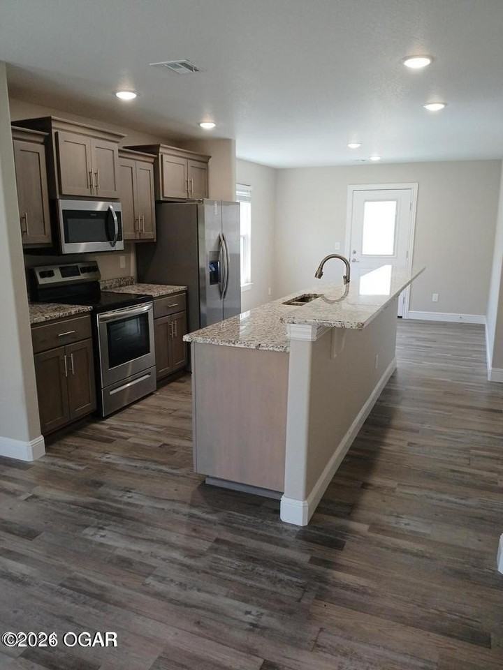 2606 S Moffet Ave - Photo 2 of 3