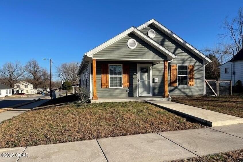 1801 Grand Ave - Photo 2 of 12