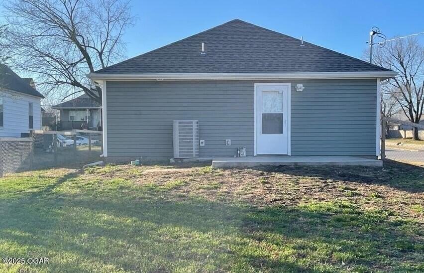 1801 Grand Ave - Photo 3 of 12