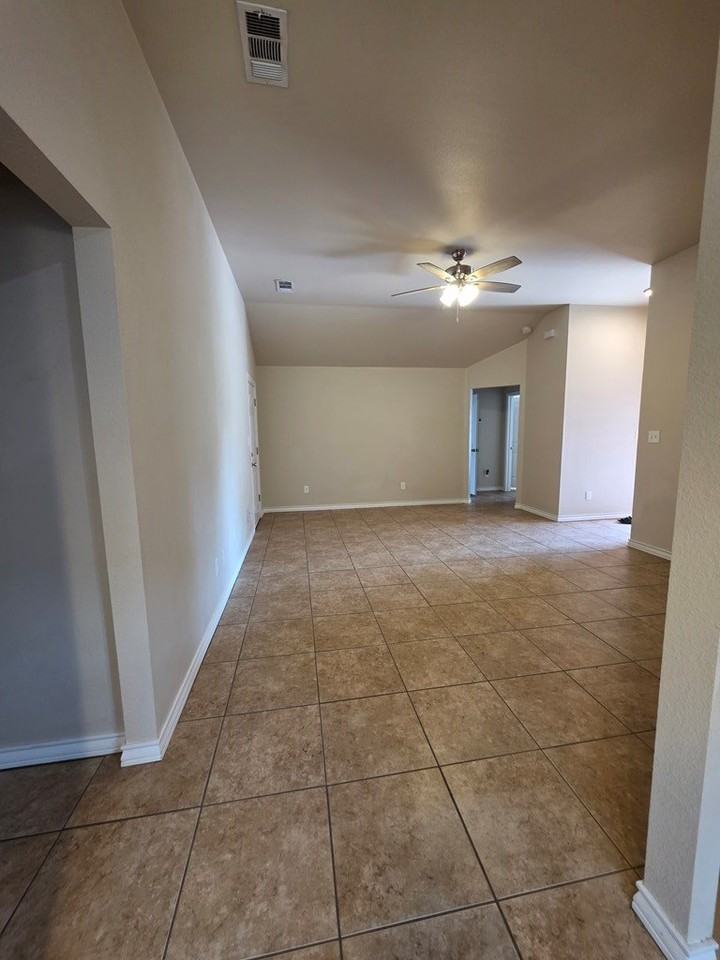 3214 Carver St - Photo 2 of 12